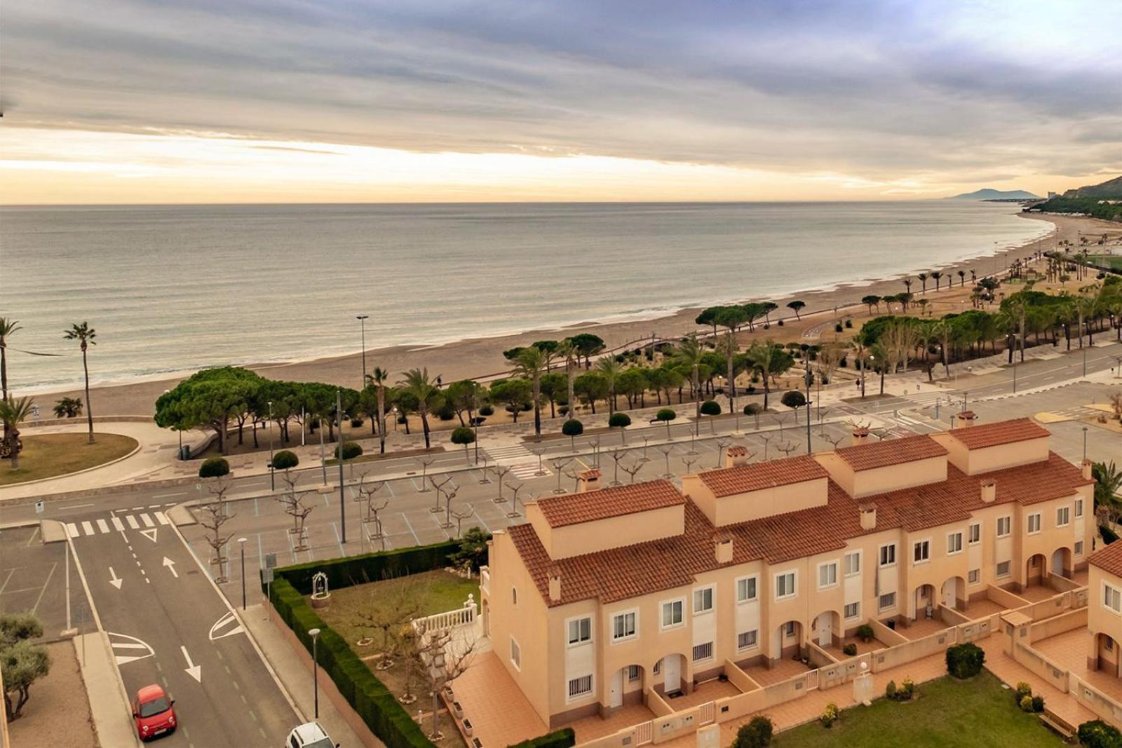 Apartamento Con Terraza, Vistas Playa Y Montana Hospitalet De L'Infant Buitenkant foto