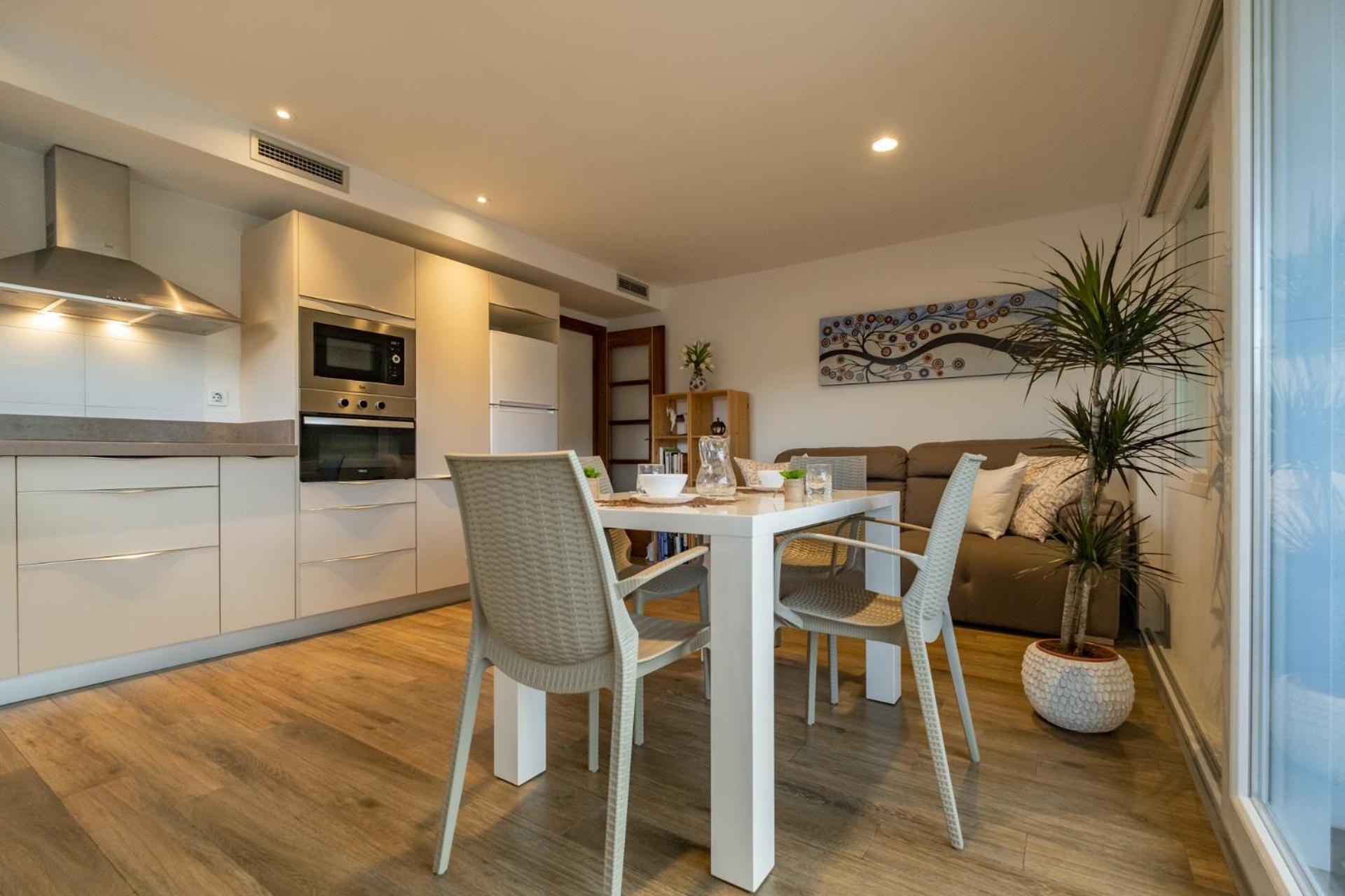 Apartamento Con Terraza, Vistas Playa Y Montana Hospitalet De L'Infant Buitenkant foto