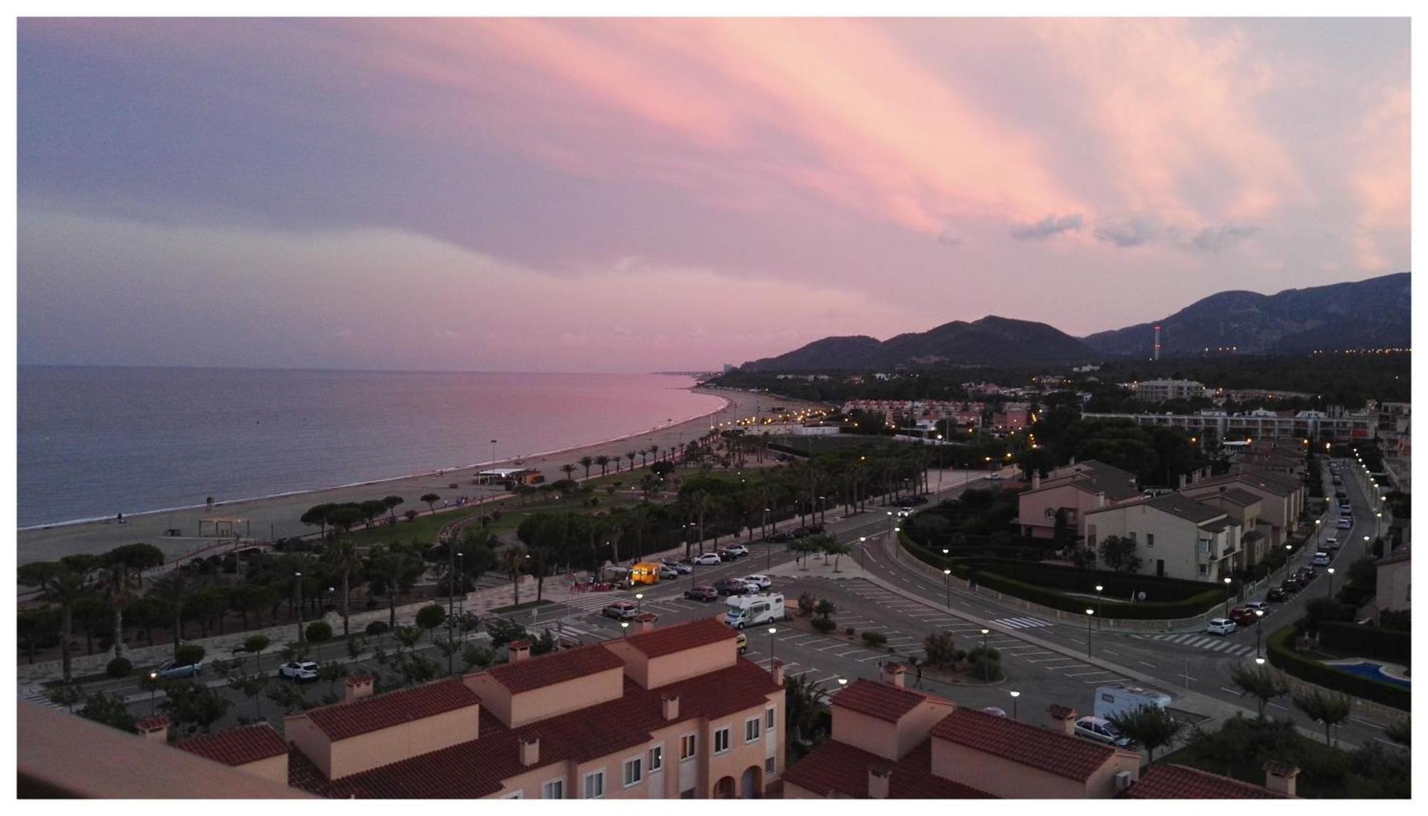 Apartamento Con Terraza, Vistas Playa Y Montana Hospitalet De L'Infant Buitenkant foto