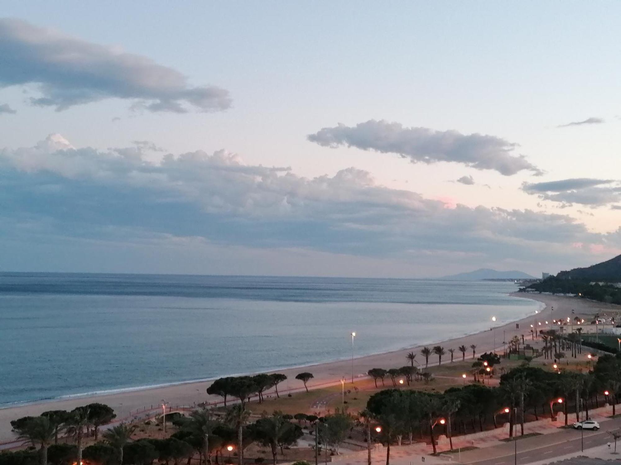 Apartamento Con Terraza, Vistas Playa Y Montana Hospitalet De L'Infant Buitenkant foto