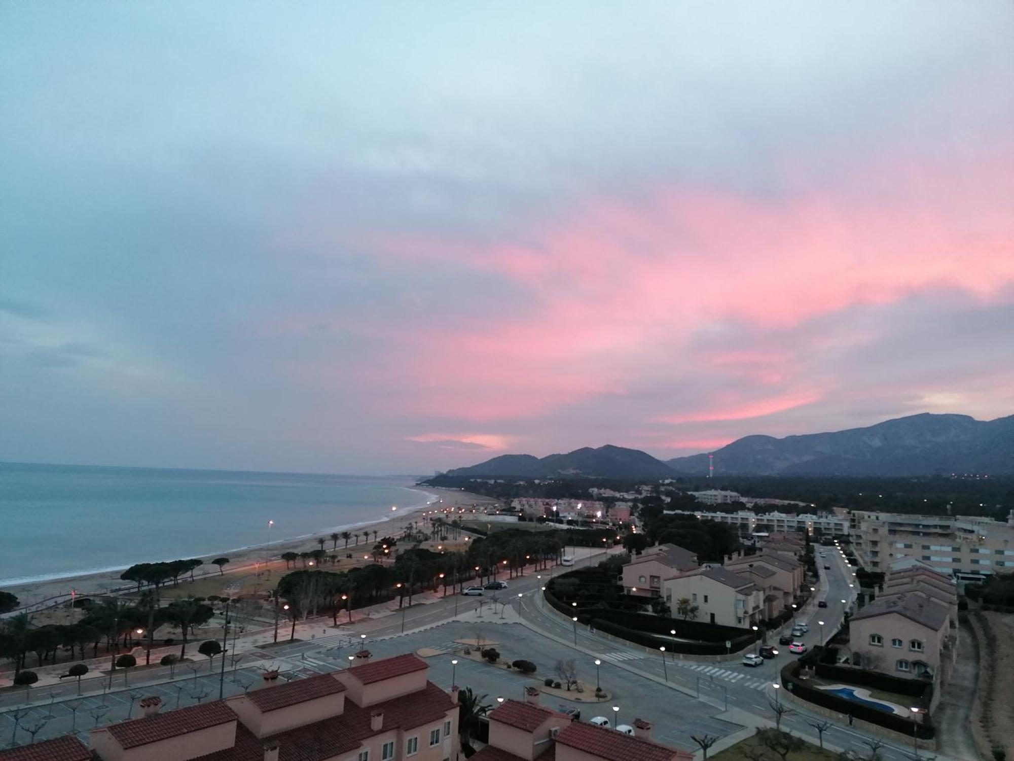 Apartamento Con Terraza, Vistas Playa Y Montana Hospitalet De L'Infant Buitenkant foto