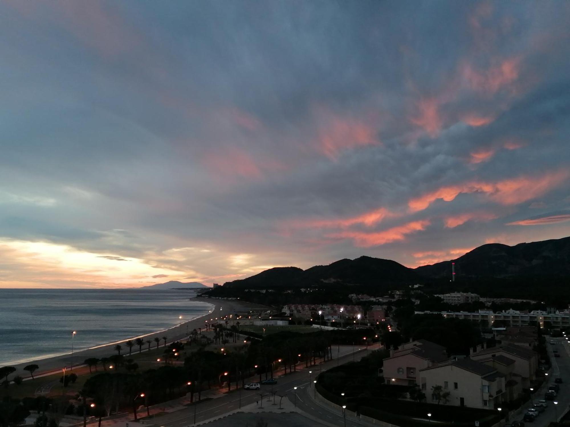 Apartamento Con Terraza, Vistas Playa Y Montana Hospitalet De L'Infant Buitenkant foto