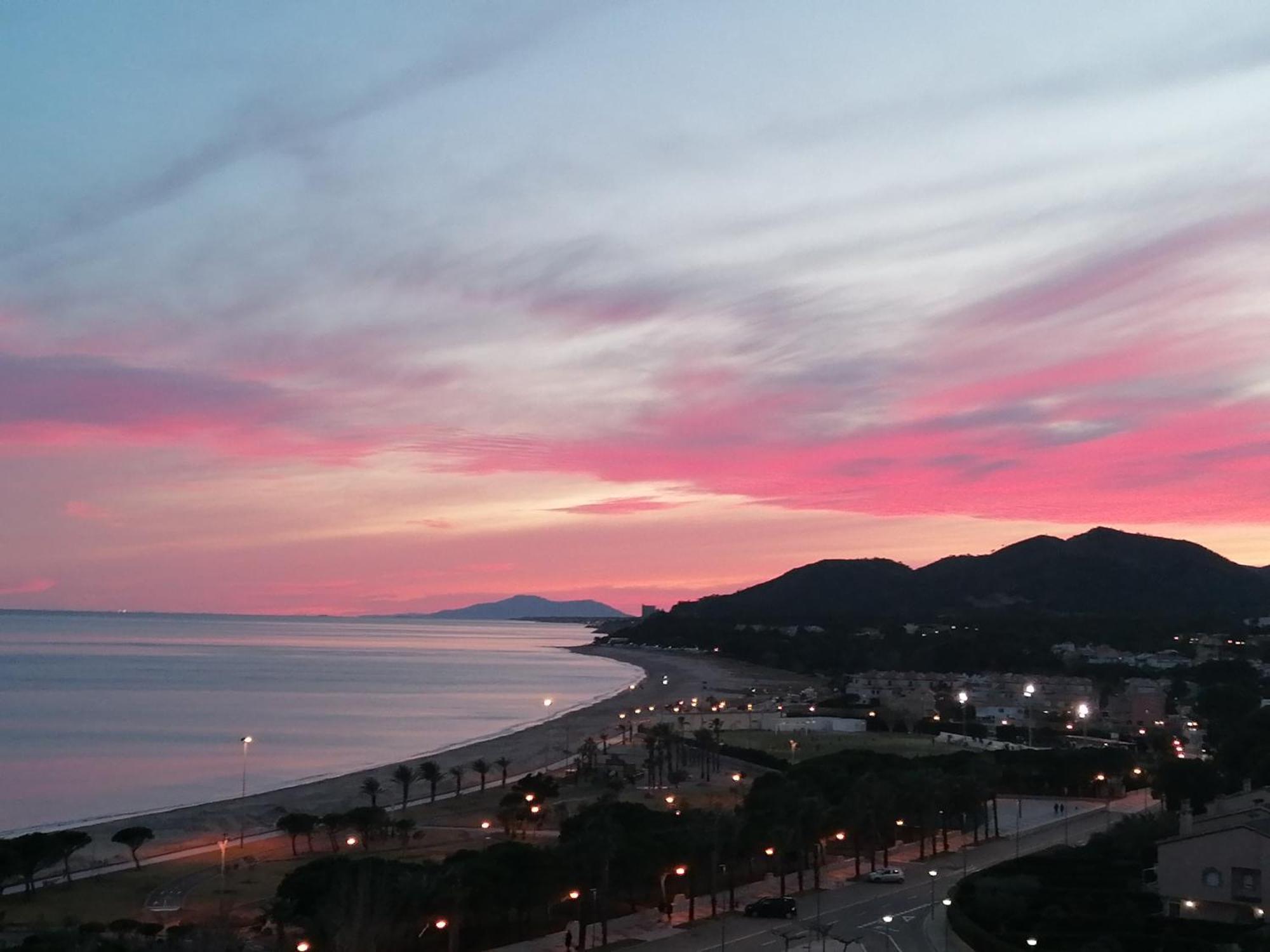 Apartamento Con Terraza, Vistas Playa Y Montana Hospitalet De L'Infant Buitenkant foto