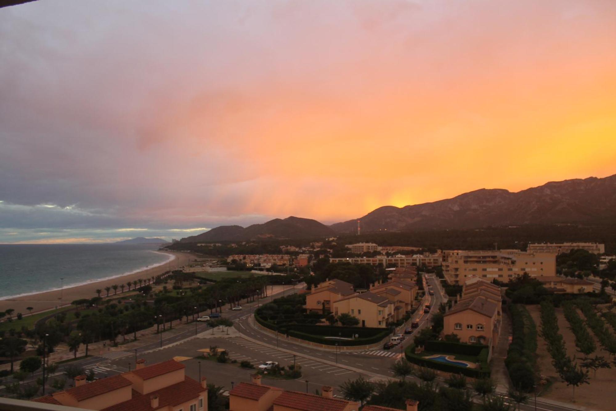 Apartamento Con Terraza, Vistas Playa Y Montana Hospitalet De L'Infant Buitenkant foto