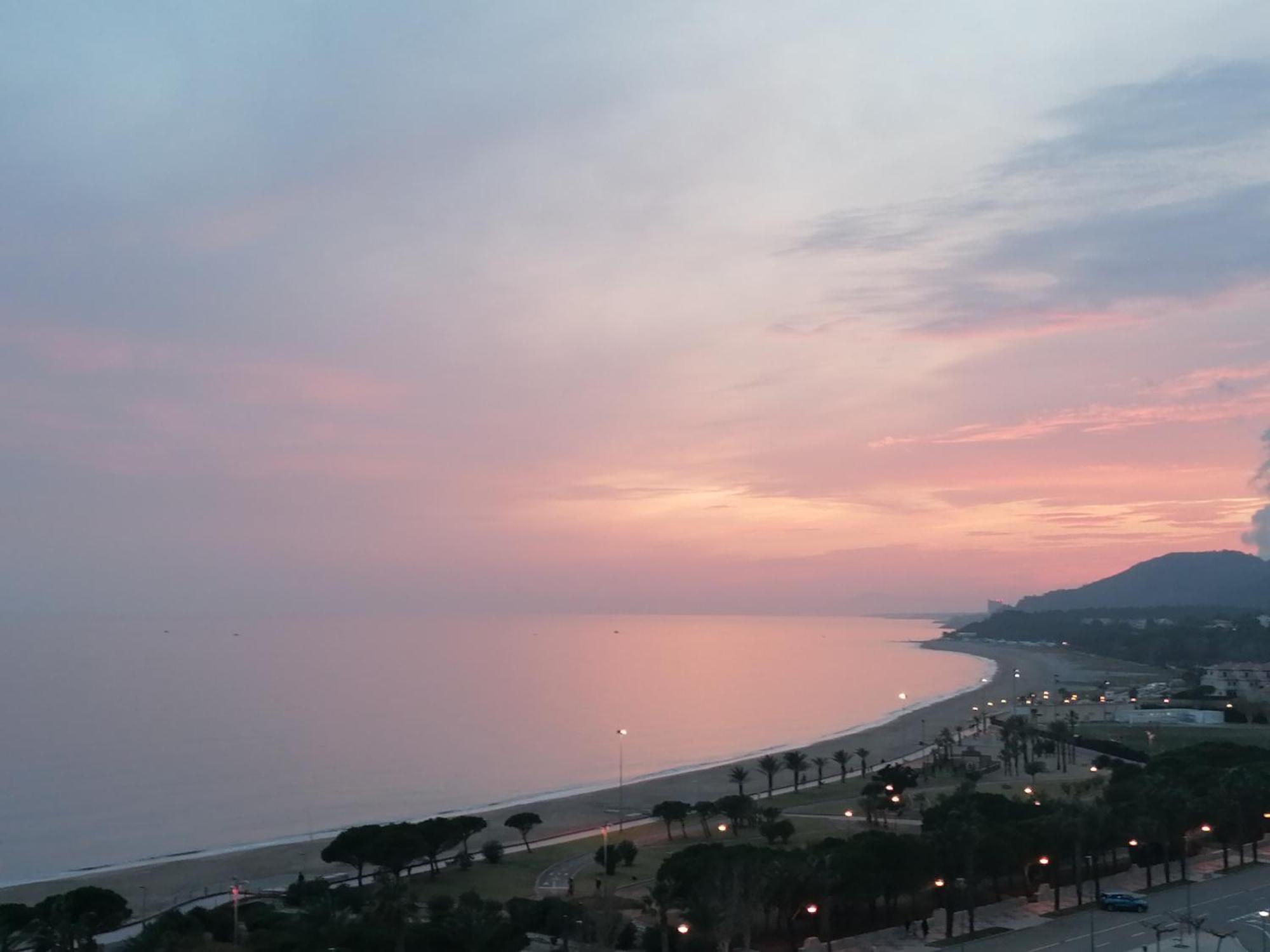 Apartamento Con Terraza, Vistas Playa Y Montana Hospitalet De L'Infant Buitenkant foto