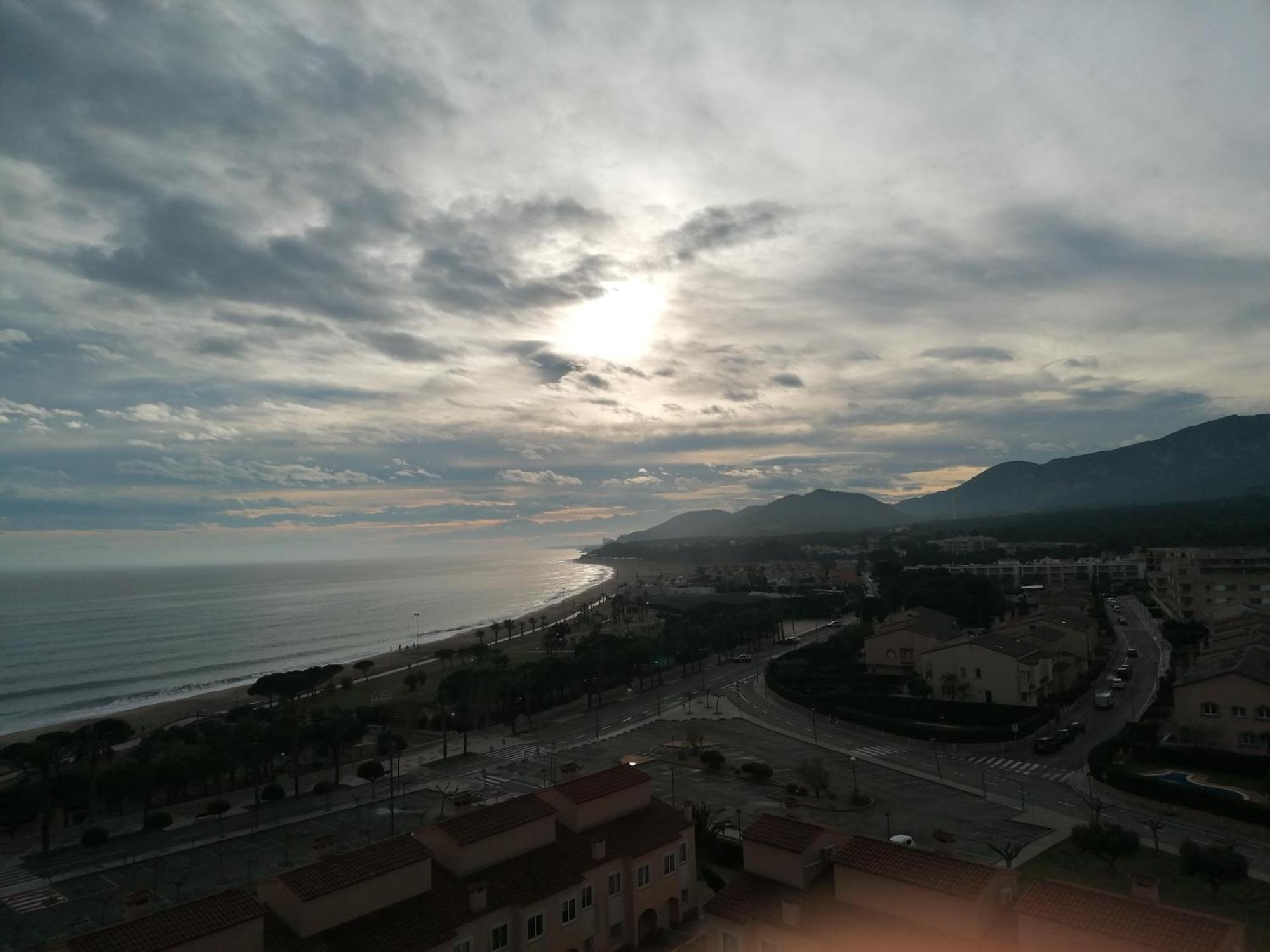 Apartamento Con Terraza, Vistas Playa Y Montana Hospitalet De L'Infant Buitenkant foto