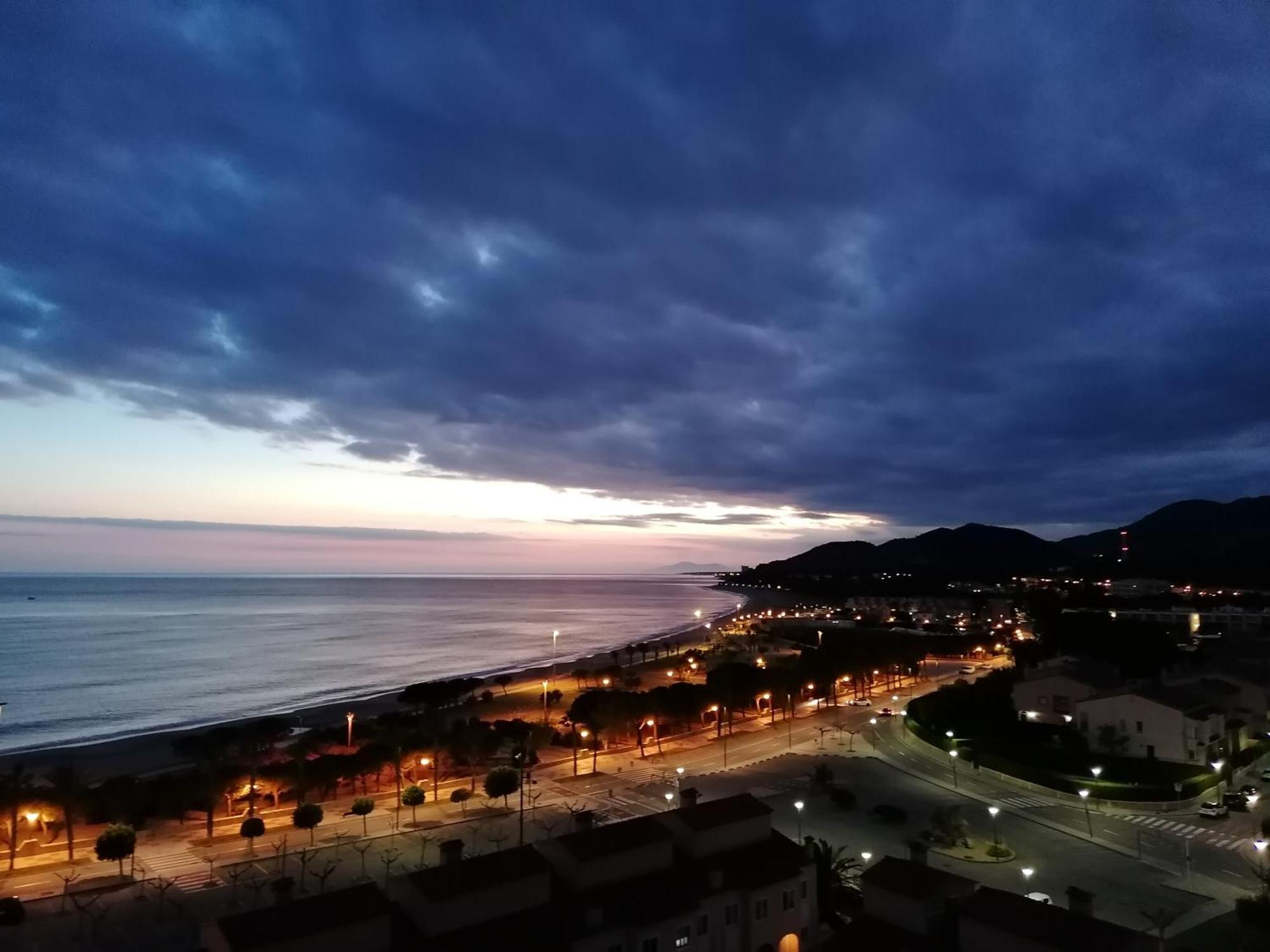 Apartamento Con Terraza, Vistas Playa Y Montana Hospitalet De L'Infant Buitenkant foto