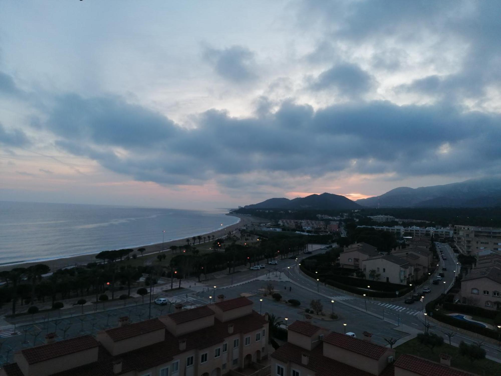Apartamento Con Terraza, Vistas Playa Y Montana Hospitalet De L'Infant Buitenkant foto